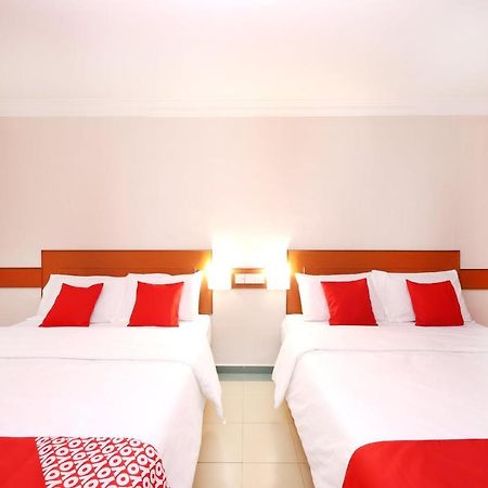 Oyo 764 Hotel Famous Inn Malakka Dış mekan fotoğraf