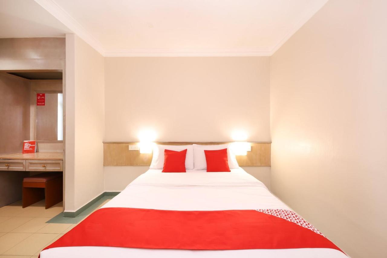 Oyo 764 Hotel Famous Inn Malakka Dış mekan fotoğraf