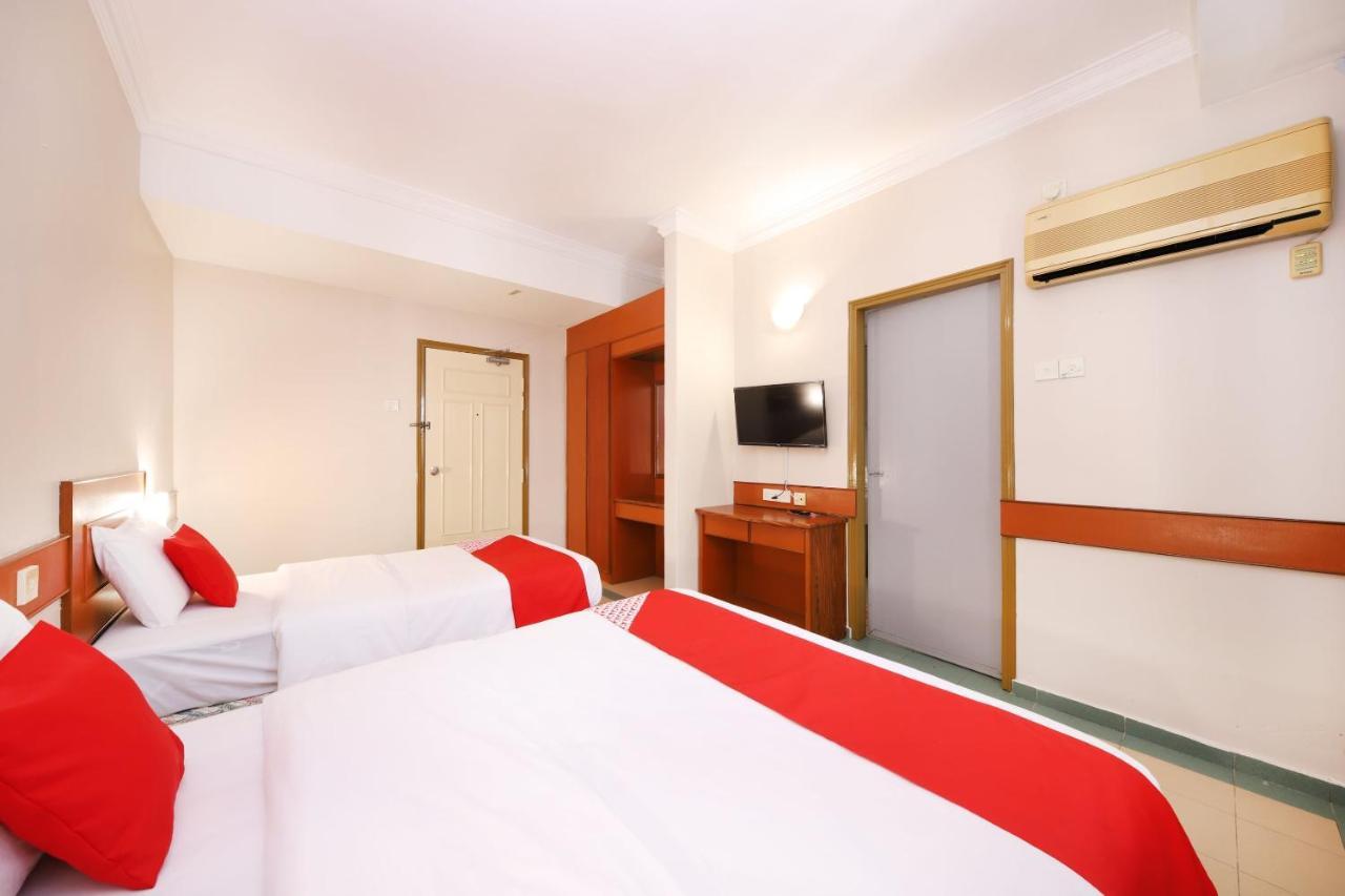 Oyo 764 Hotel Famous Inn Malakka Dış mekan fotoğraf