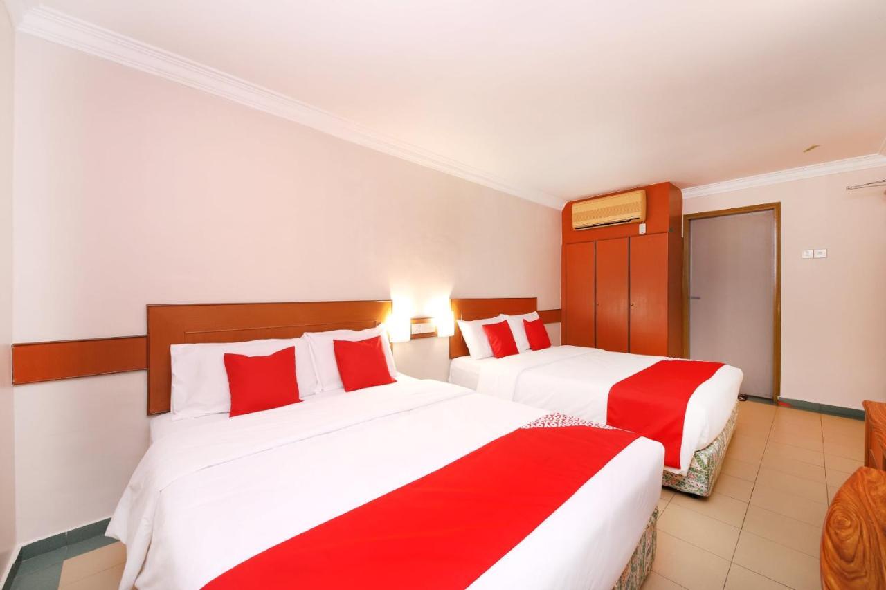Oyo 764 Hotel Famous Inn Malakka Dış mekan fotoğraf