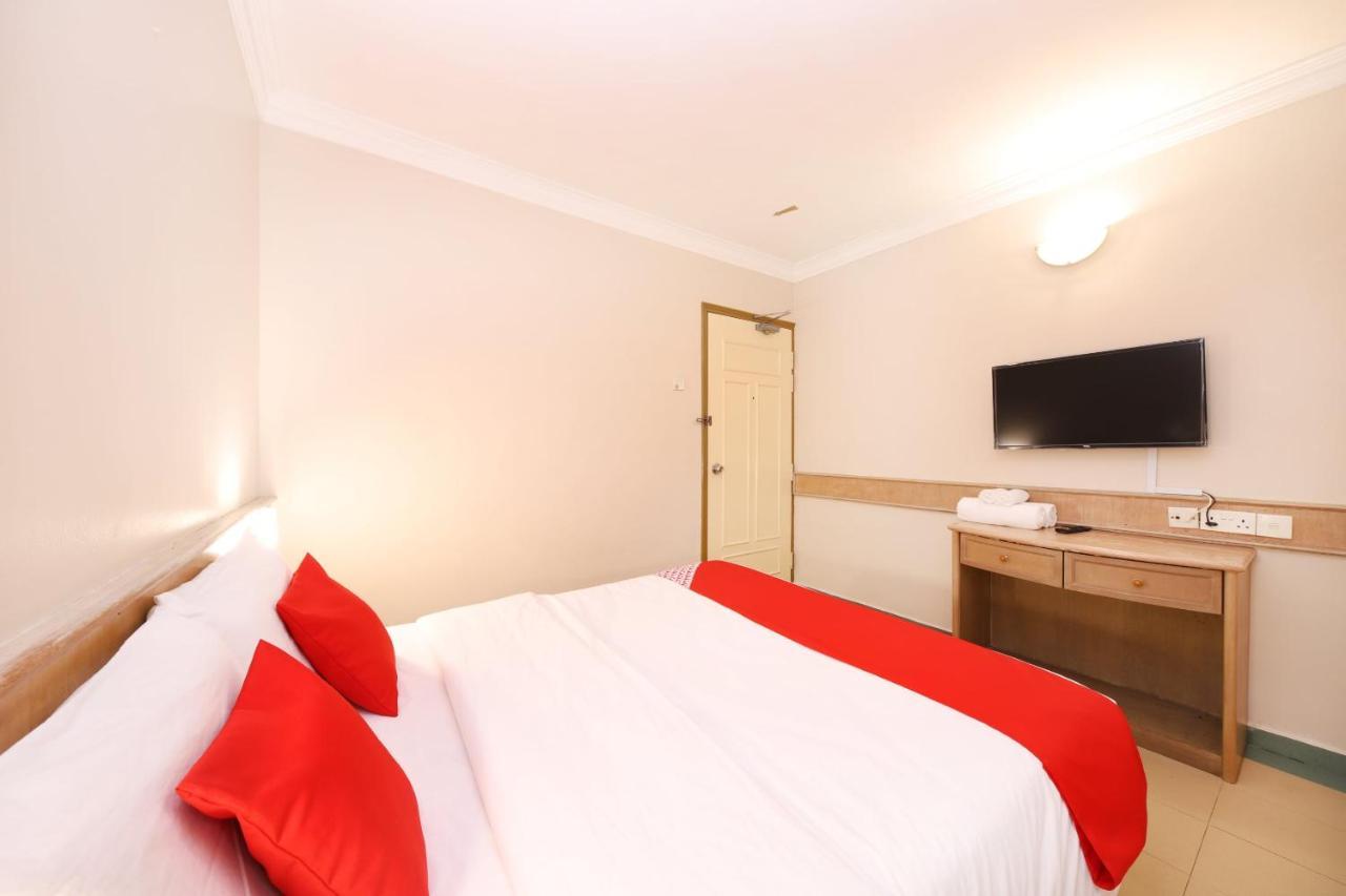 Oyo 764 Hotel Famous Inn Malakka Dış mekan fotoğraf