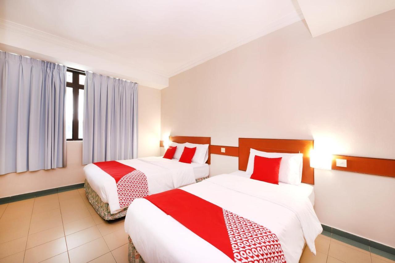 Oyo 764 Hotel Famous Inn Malakka Dış mekan fotoğraf