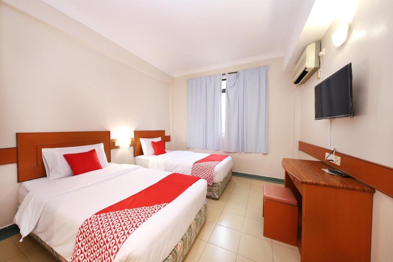 Oyo 764 Hotel Famous Inn Malakka Dış mekan fotoğraf