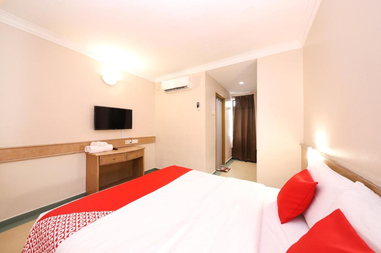 Oyo 764 Hotel Famous Inn Malakka Dış mekan fotoğraf