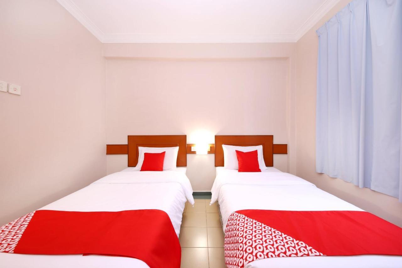 Oyo 764 Hotel Famous Inn Malakka Dış mekan fotoğraf