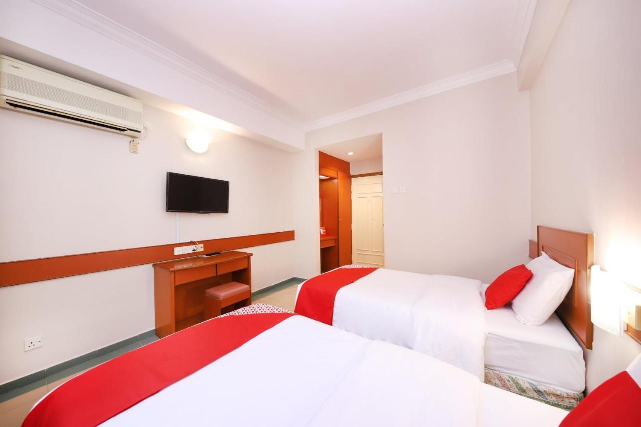 Oyo 764 Hotel Famous Inn Malakka Dış mekan fotoğraf