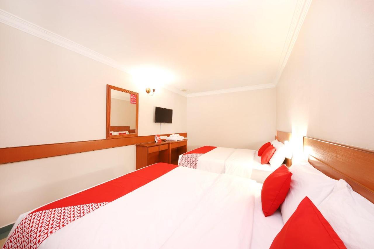 Oyo 764 Hotel Famous Inn Malakka Dış mekan fotoğraf