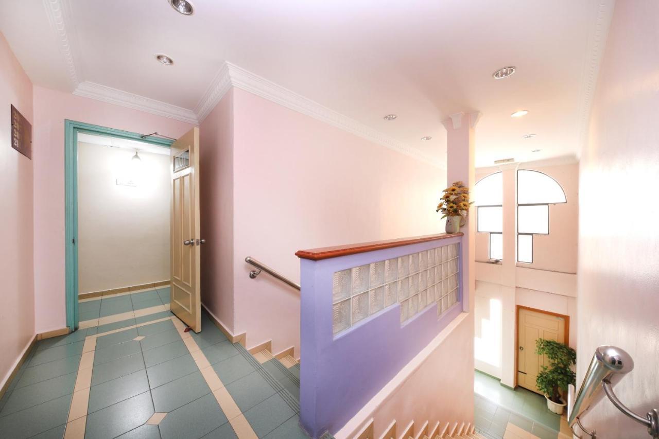 Oyo 764 Hotel Famous Inn Malakka Dış mekan fotoğraf