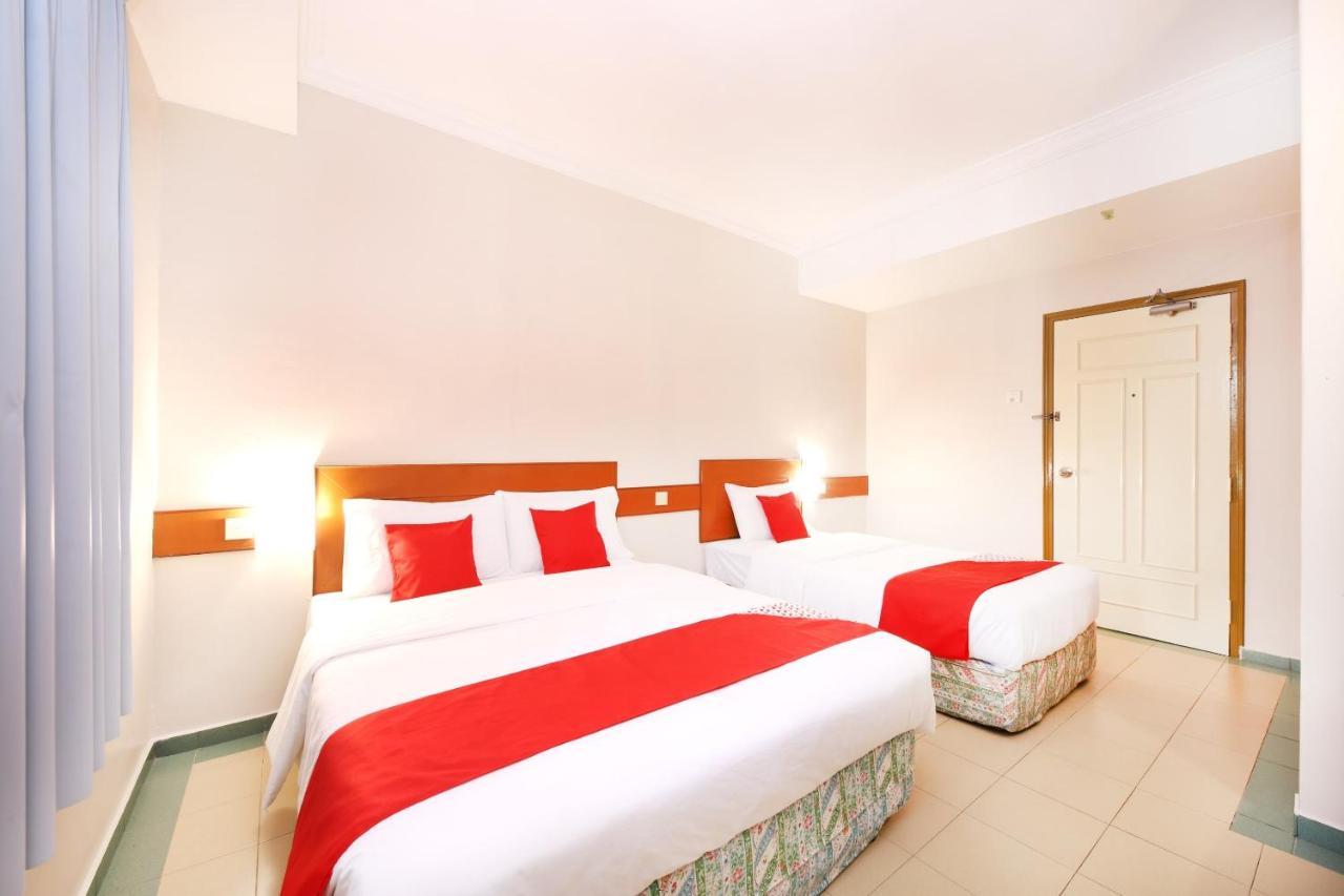 Oyo 764 Hotel Famous Inn Malakka Dış mekan fotoğraf