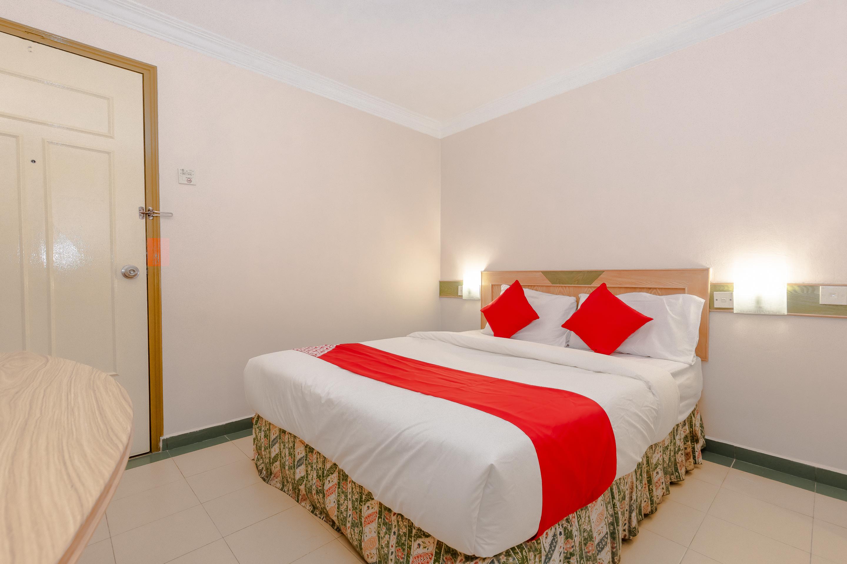 Oyo 764 Hotel Famous Inn Malakka Dış mekan fotoğraf