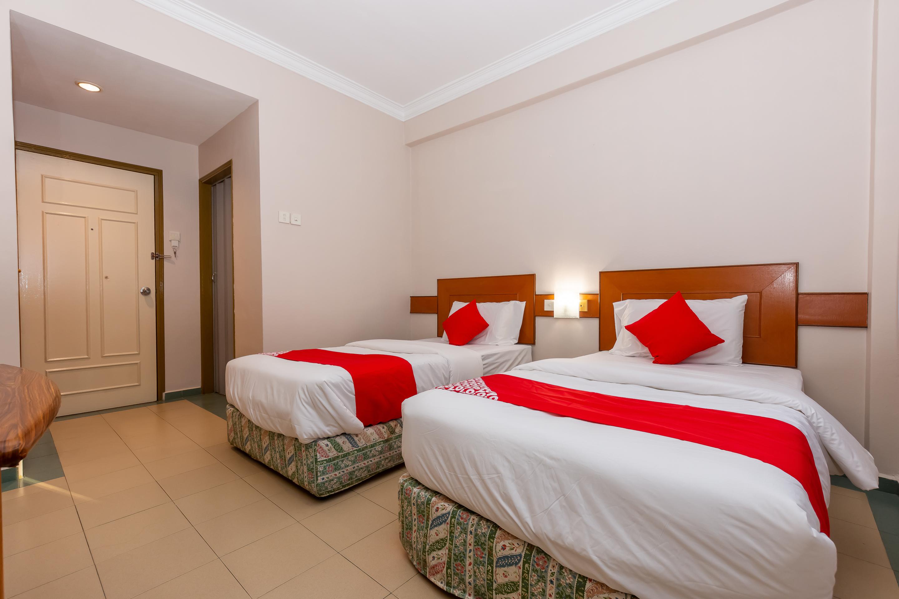 Oyo 764 Hotel Famous Inn Malakka Dış mekan fotoğraf