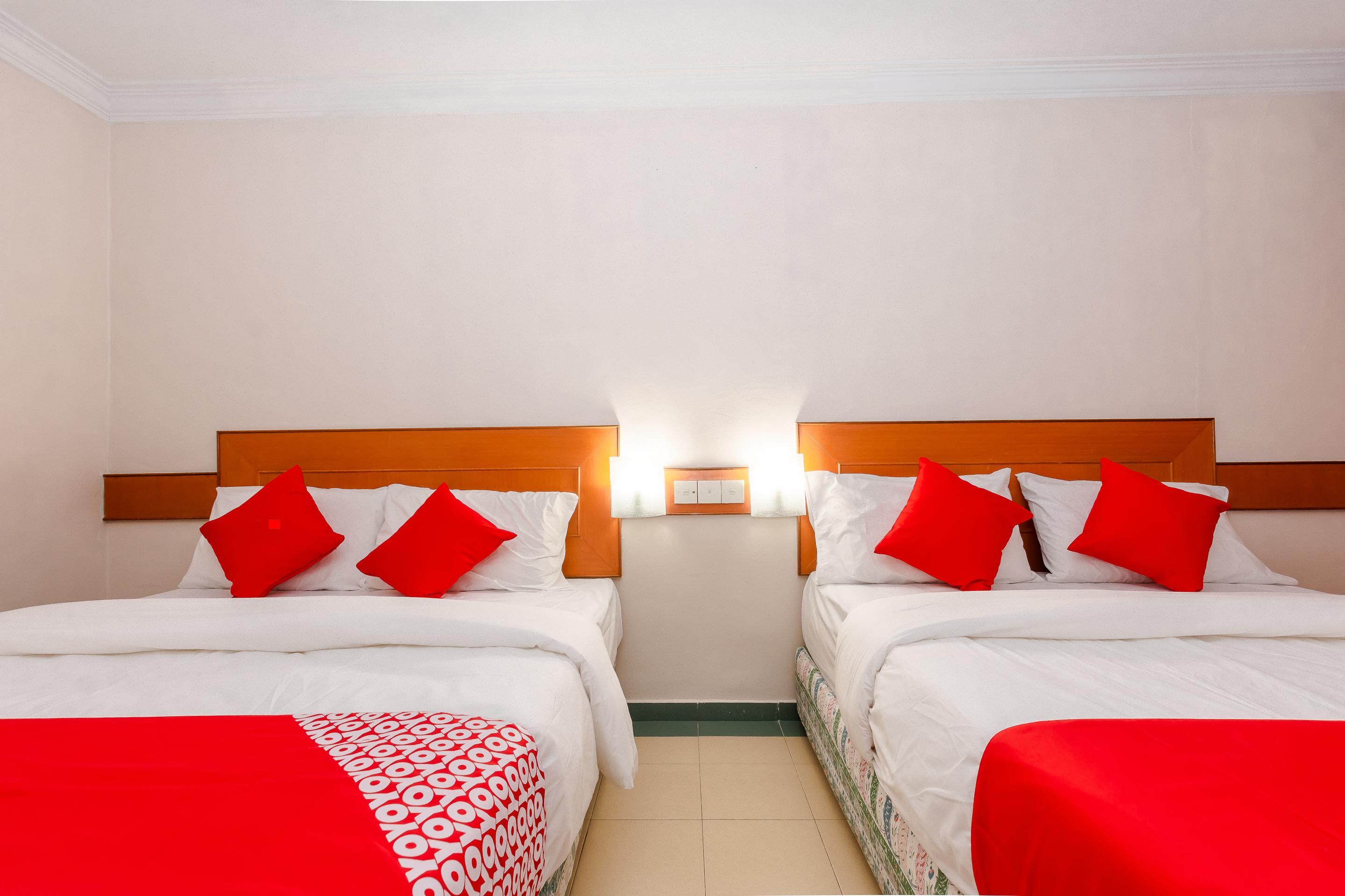 Oyo 764 Hotel Famous Inn Malakka Dış mekan fotoğraf