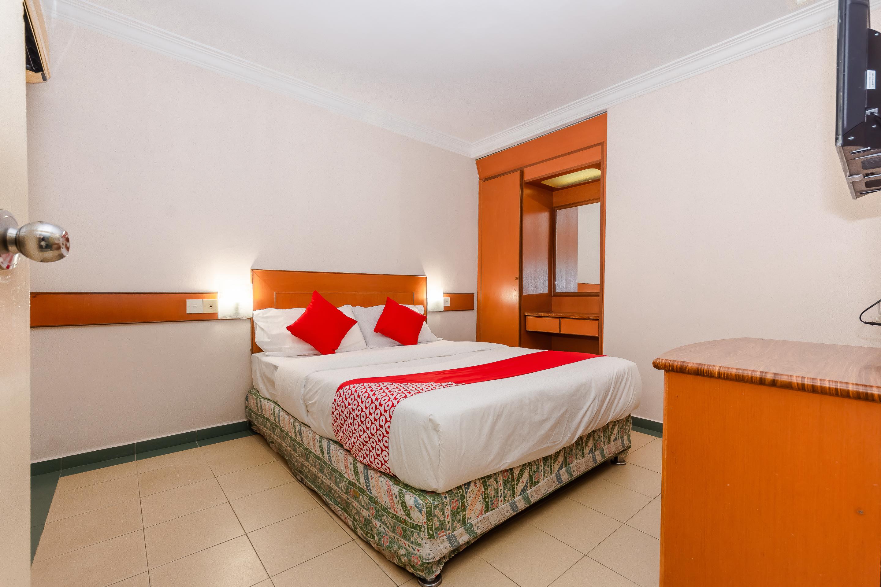 Oyo 764 Hotel Famous Inn Malakka Dış mekan fotoğraf