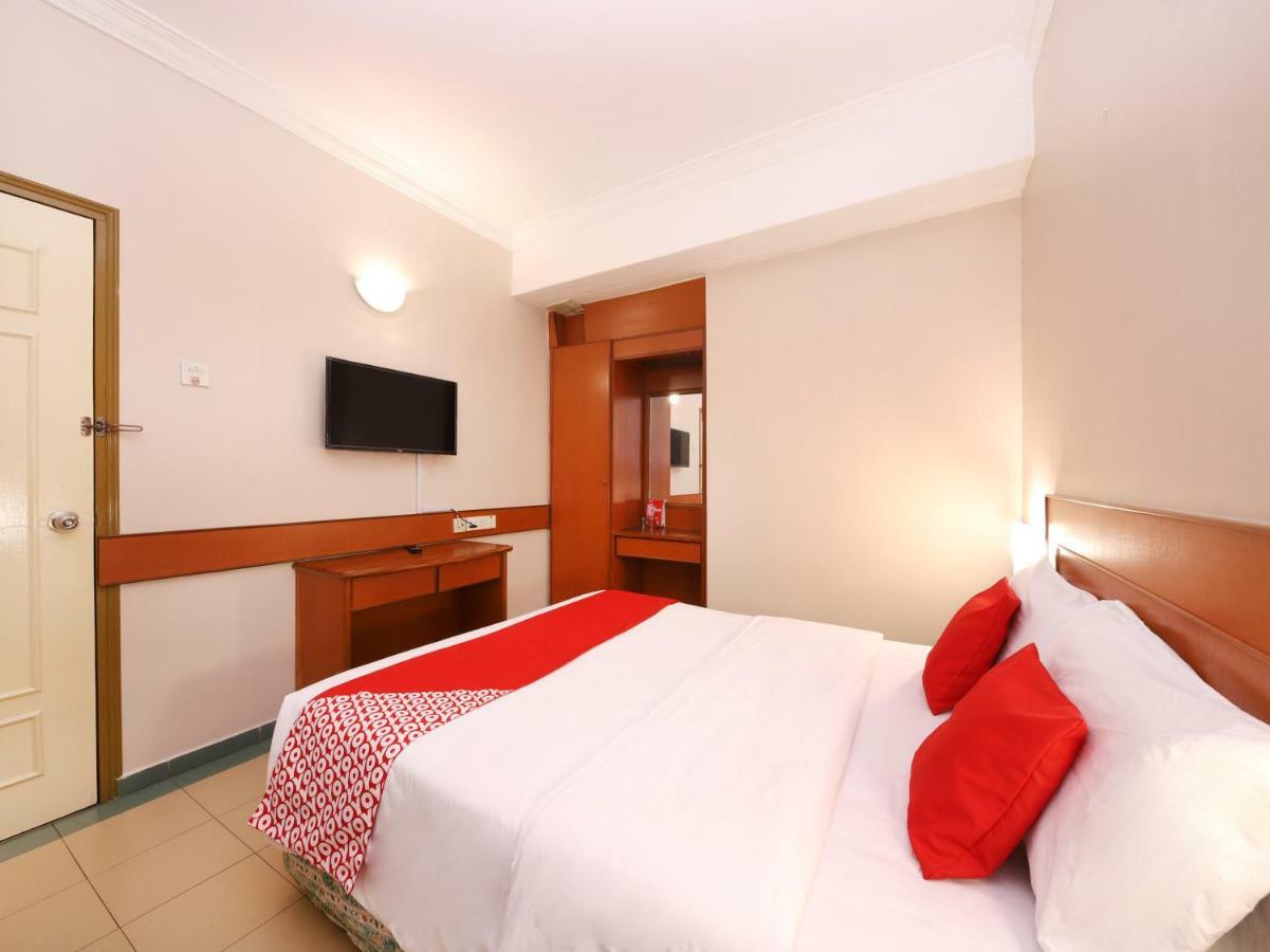 Oyo 764 Hotel Famous Inn Malakka Dış mekan fotoğraf