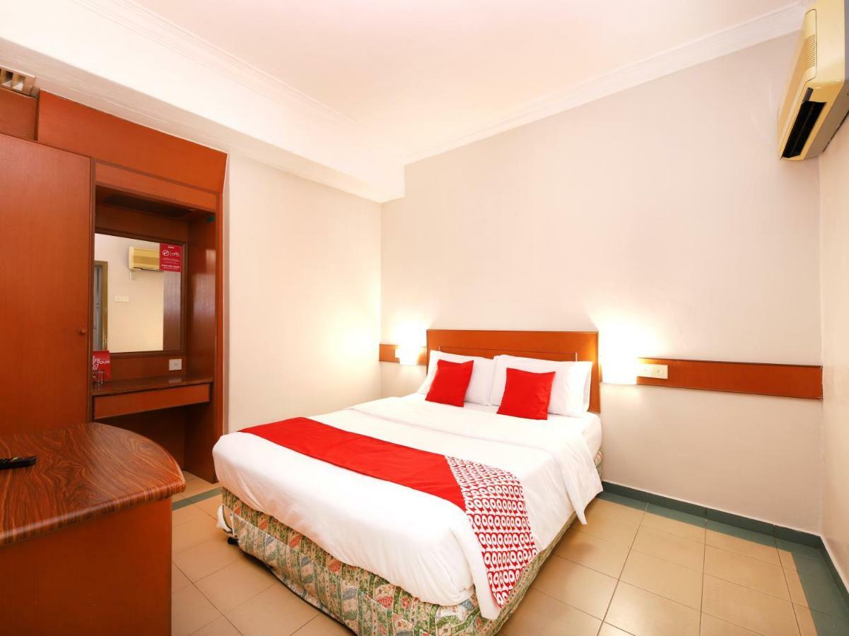 Oyo 764 Hotel Famous Inn Malakka Dış mekan fotoğraf