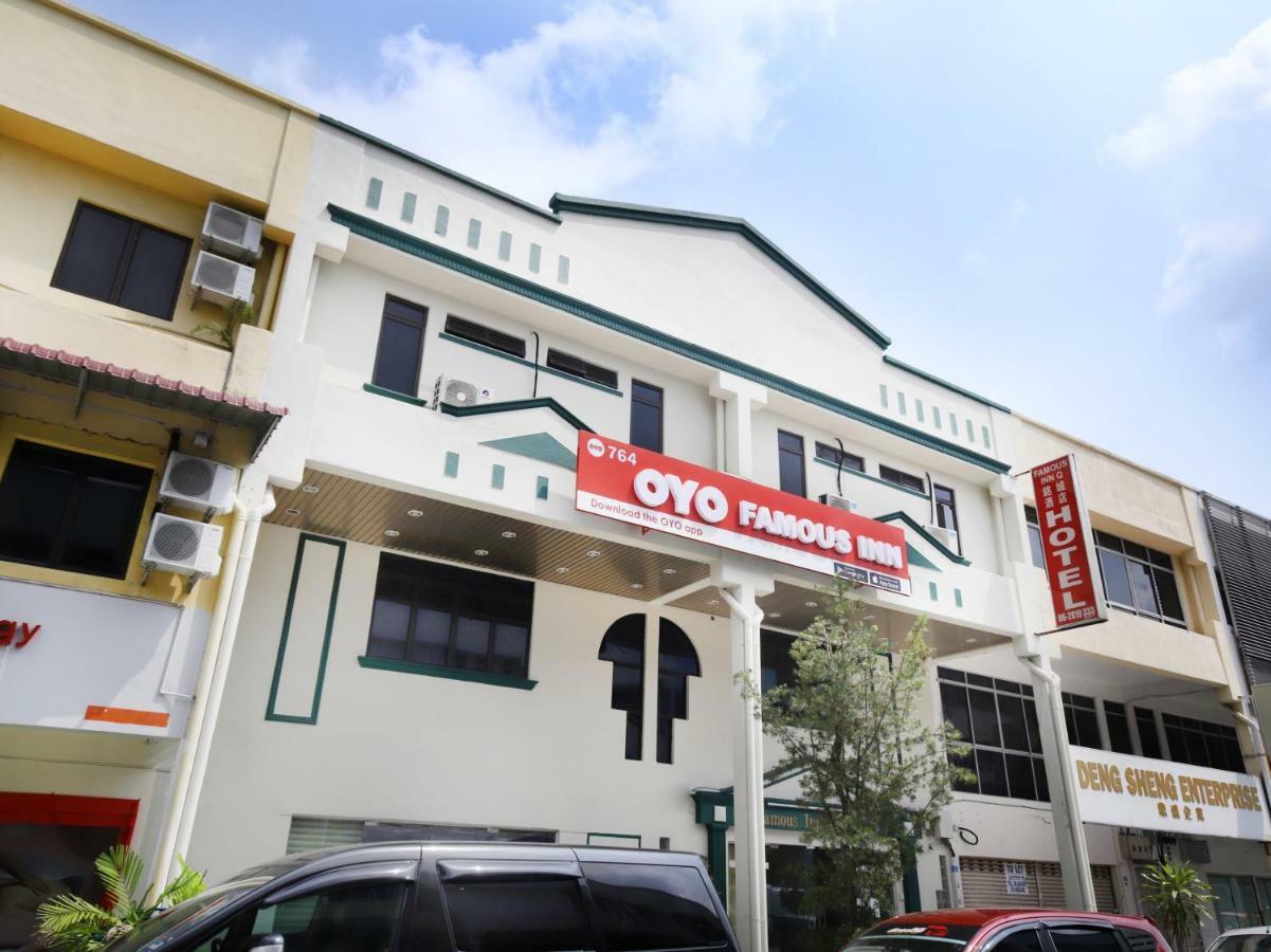 Oyo 764 Hotel Famous Inn Malakka Dış mekan fotoğraf