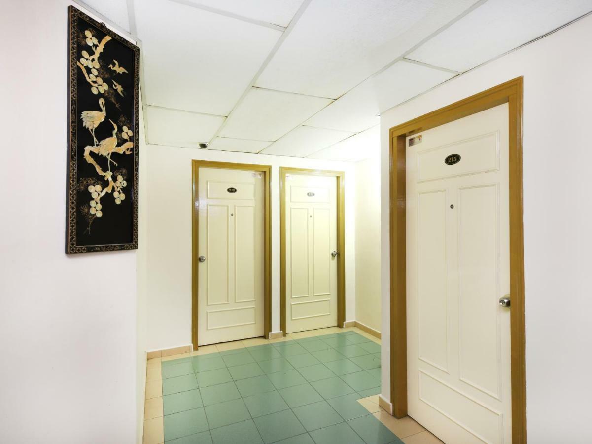 Oyo 764 Hotel Famous Inn Malakka Dış mekan fotoğraf