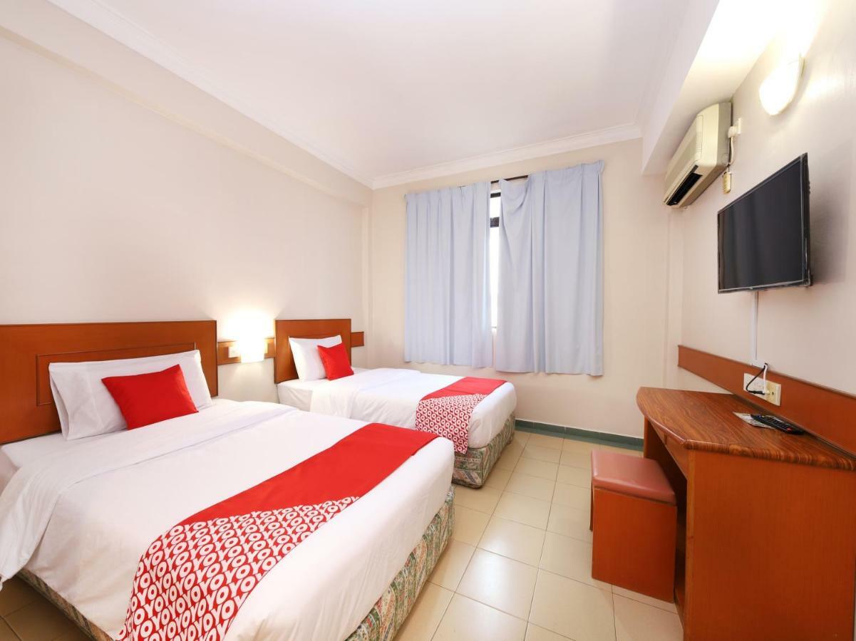 Oyo 764 Hotel Famous Inn Malakka Dış mekan fotoğraf