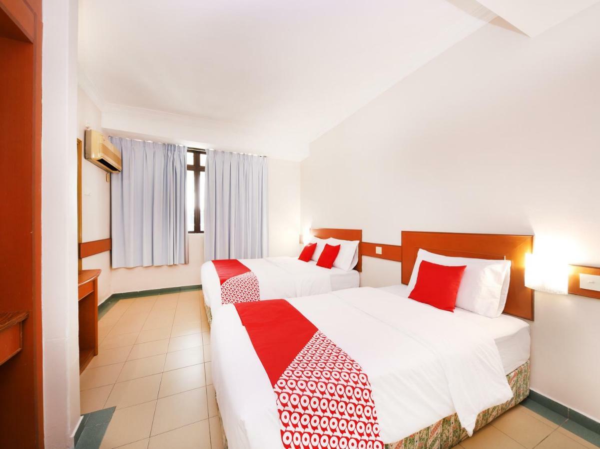 Oyo 764 Hotel Famous Inn Malakka Dış mekan fotoğraf