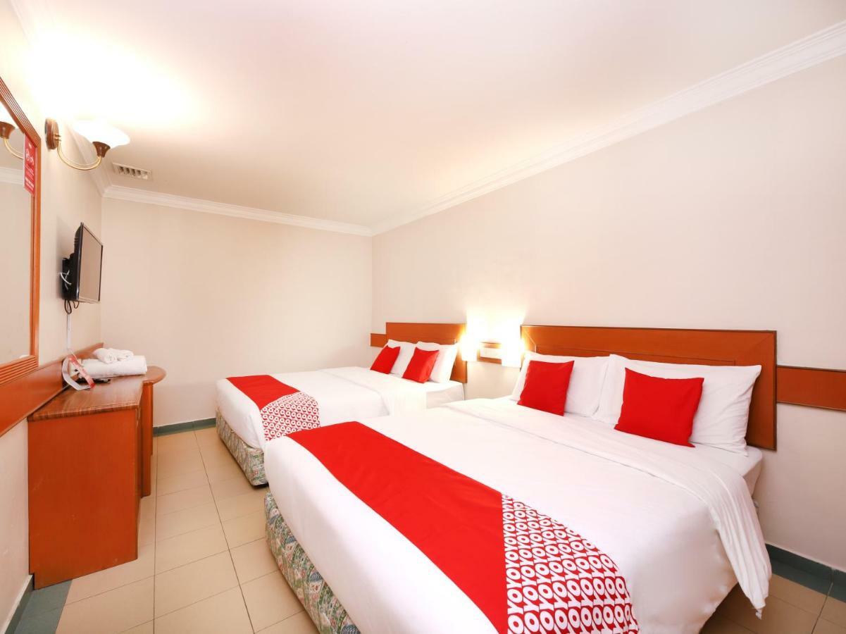 Oyo 764 Hotel Famous Inn Malakka Dış mekan fotoğraf